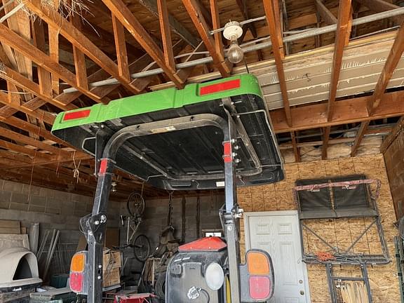 Image of John Deere 3039R equipment image 3