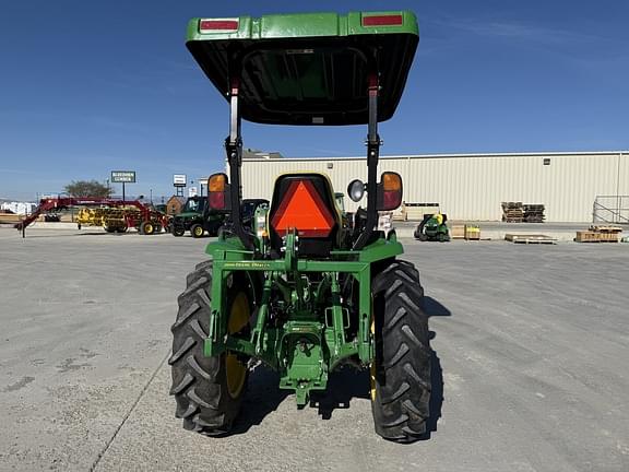Image of John Deere 3039R equipment image 3