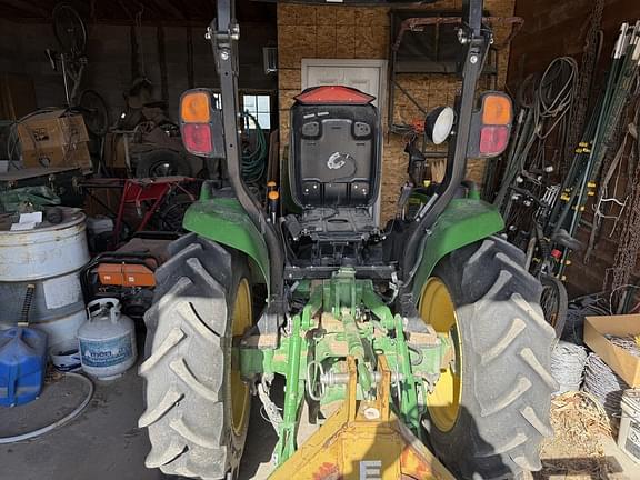 Image of John Deere 3039R equipment image 2