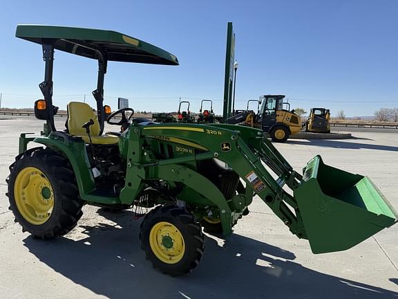 Image of John Deere 3039R equipment image 1