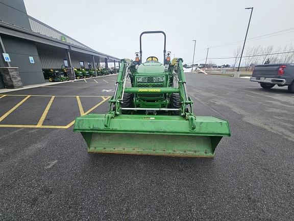 Image of John Deere 3046R equipment image 2