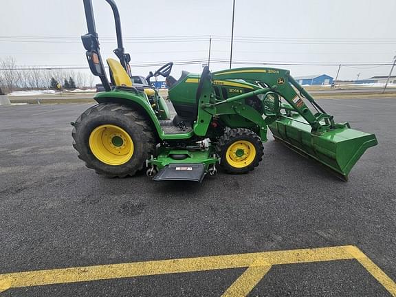 Image of John Deere 3046R equipment image 4