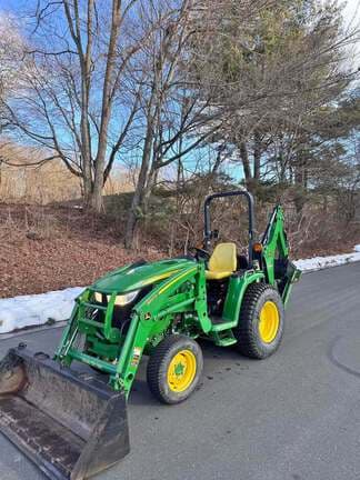Image of John Deere 3046R equipment image 4