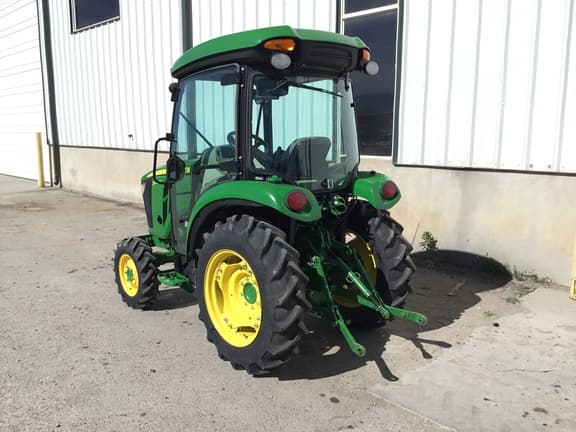 Image of John Deere 3046R equipment image 3