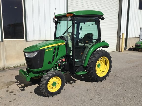 2019 John Deere 3046R Equipment Image0