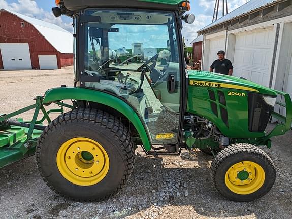 Image of John Deere 3046R equipment image 1