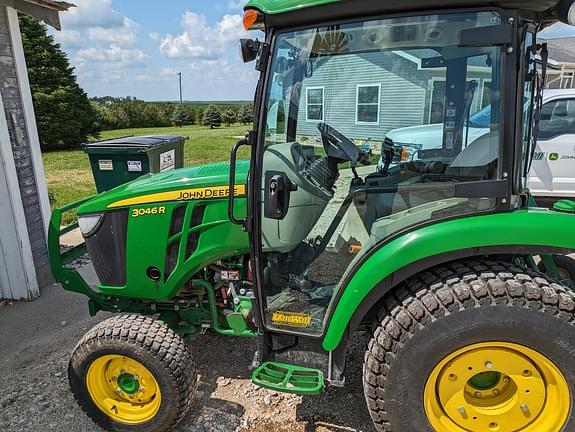 Image of John Deere 3046R equipment image 2