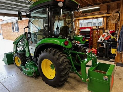 Image of John Deere 3046R equipment image 4