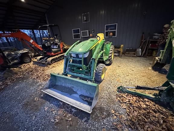 Image of John Deere 3046R equipment image 1