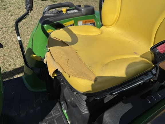 Image of John Deere 3046R equipment image 1