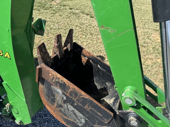 Image of John Deere 3046R equipment image 2