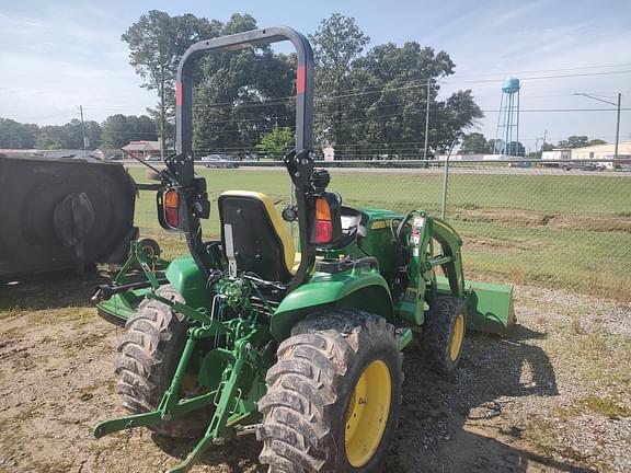Image of John Deere 3046R equipment image 3