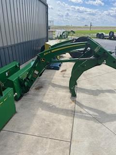 Image of John Deere 3046R equipment image 4