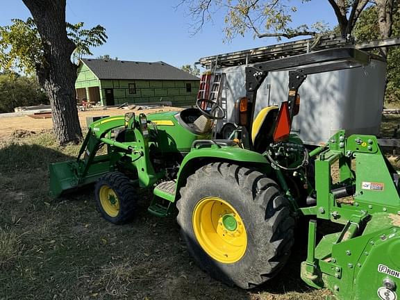 Image of John Deere 3046R equipment image 4