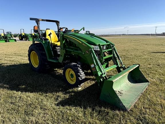 Image of John Deere 3046R equipment image 2