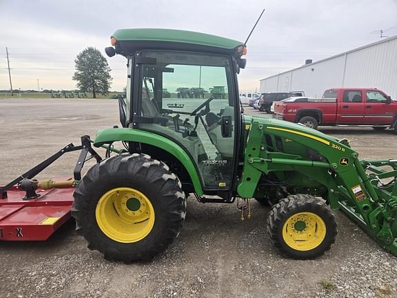 Image of John Deere 3046R equipment image 3