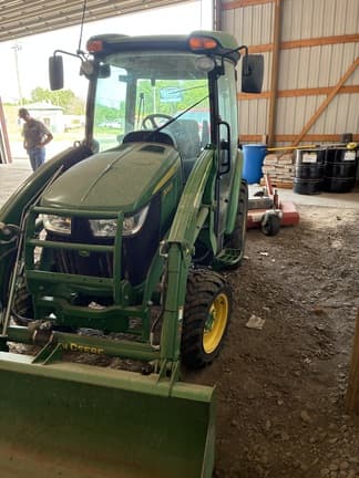 Image of John Deere 3046R equipment image 2