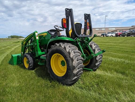 Image of John Deere 3046R equipment image 1