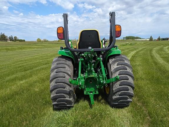 Image of John Deere 3046R equipment image 2