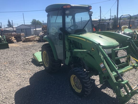 Main image John Deere 3046R