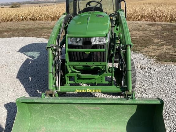 Image of John Deere 3046R equipment image 2