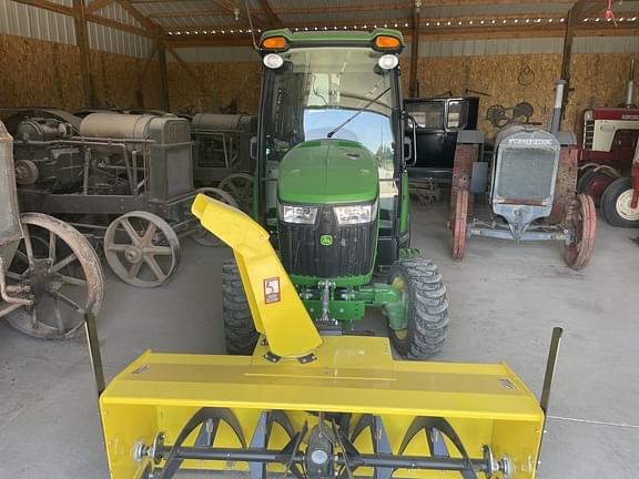 Image of John Deere 3046R equipment image 2