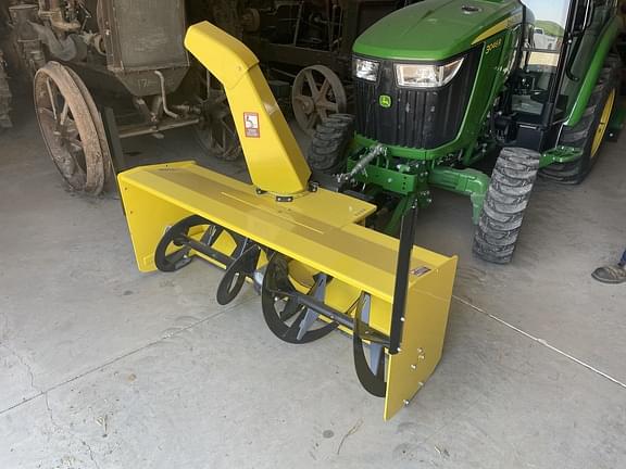 Image of John Deere 3046R equipment image 3
