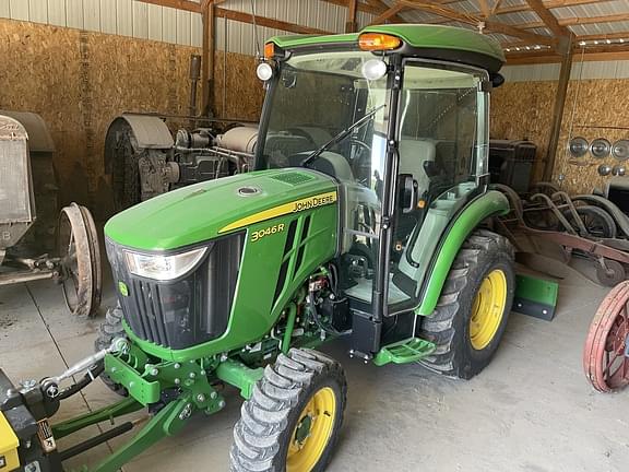 Image of John Deere 3046R equipment image 1