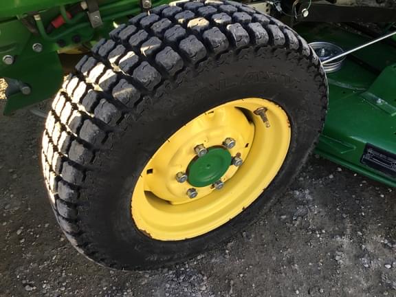 Image of John Deere 3046R equipment image 3
