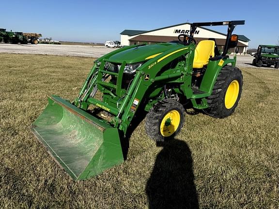 Image of John Deere 3046R Primary image