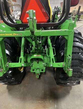 Image of John Deere 3046R equipment image 3