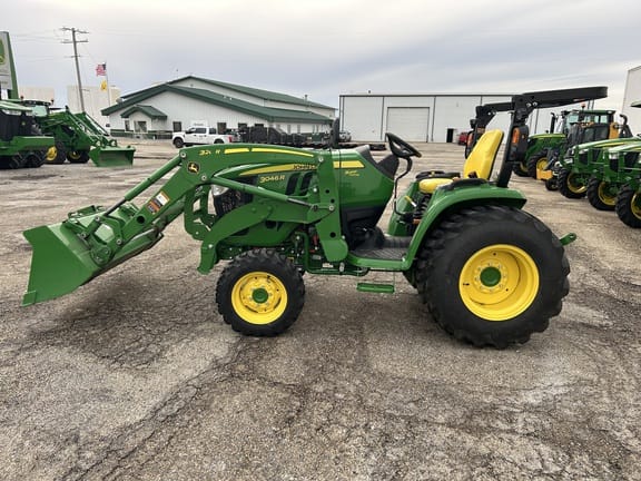 2019 John Deere 3046R Equipment Image0