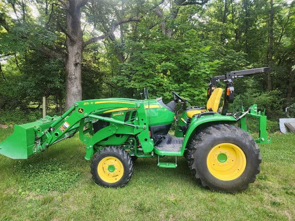 Image of John Deere 3046R Primary image