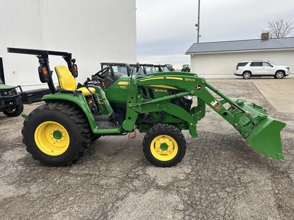 Image of John Deere 3046R equipment image 3