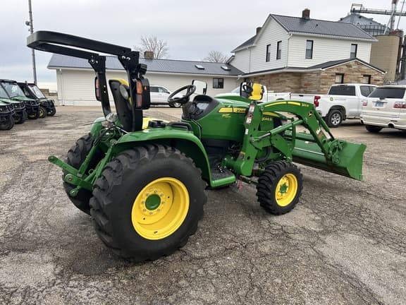Image of John Deere 3046R equipment image 4