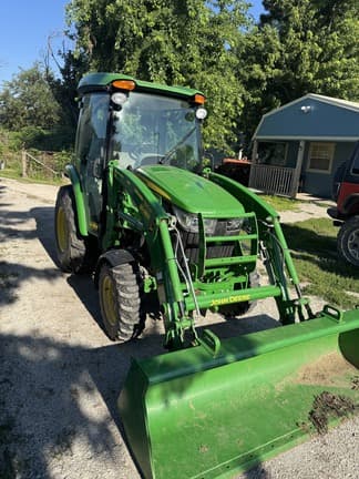 Image of John Deere 3046R equipment image 4