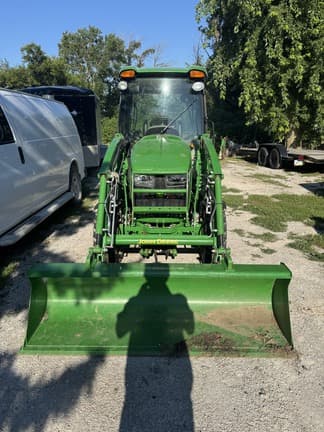 Image of John Deere 3046R equipment image 3