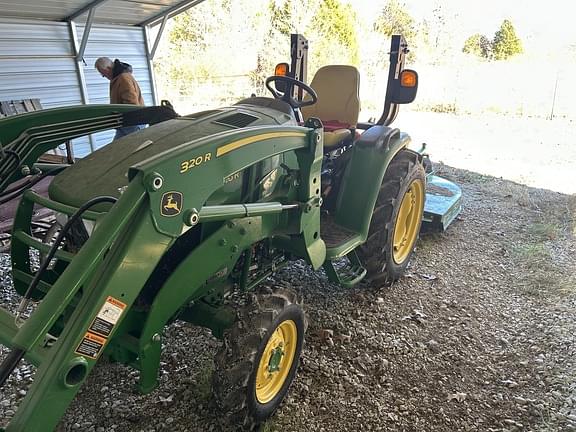 Image of John Deere 3046R equipment image 4