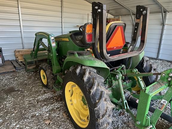 Image of John Deere 3046R equipment image 2