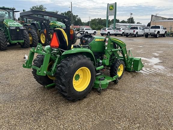 Image of John Deere 3046R equipment image 4