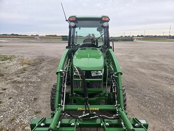 Image of John Deere 3046R equipment image 1