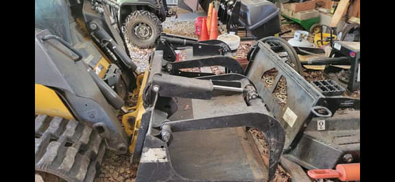 Image of John Deere 317G equipment image 3