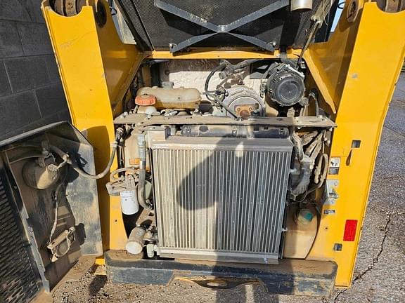 Image of John Deere 317G equipment image 3