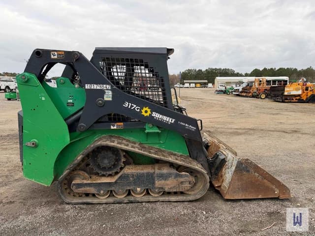 Image of John Deere 317G equipment image 4