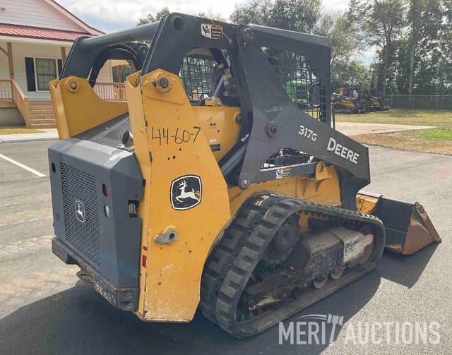 Image of John Deere 317G equipment image 4