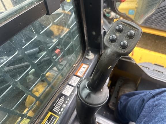 Image of John Deere 318G equipment image 4