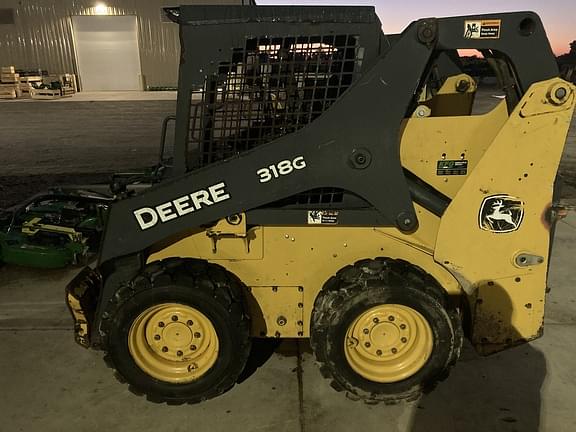 2019 John Deere 318G Equipment Image0