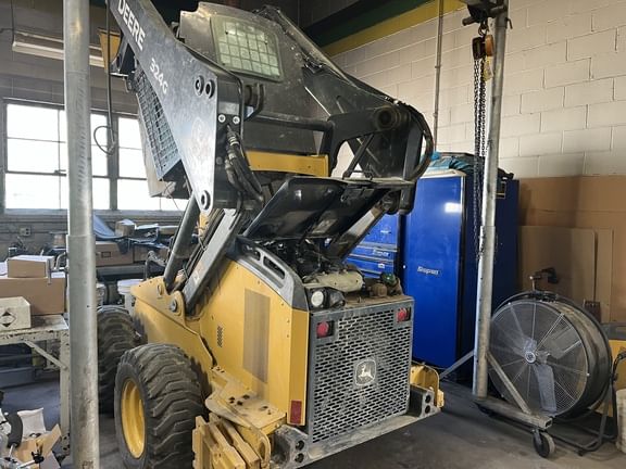 2019 John Deere 324G Equipment Image0