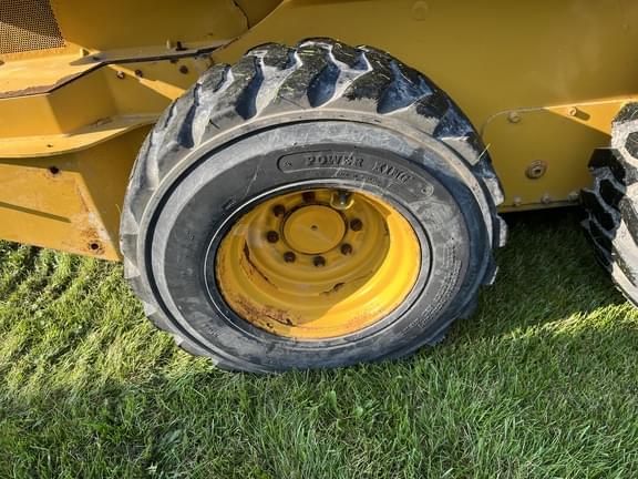Image of John Deere 324G equipment image 3