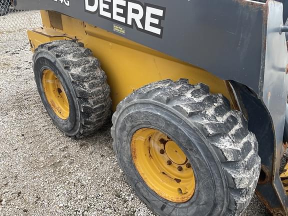 Image of John Deere 324G equipment image 4